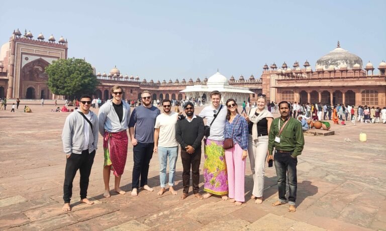 Overnight Taj Mahal Tour with Fatehpur Sikri from Delhi by Car