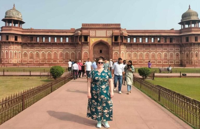 Same Day Agra Tour by Car with Kalakriti Light and Sound Show