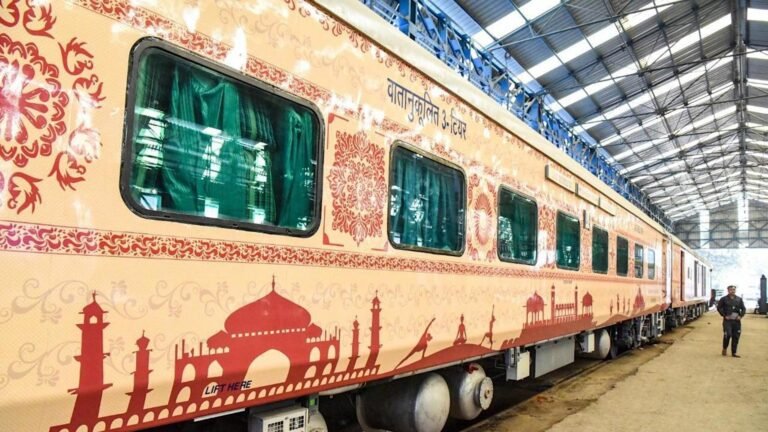 Same Day Taj Mahal Tour by Shatabdi Express | Fine India Tours
