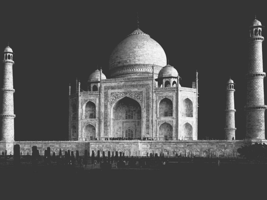 grayscale photo of mosque