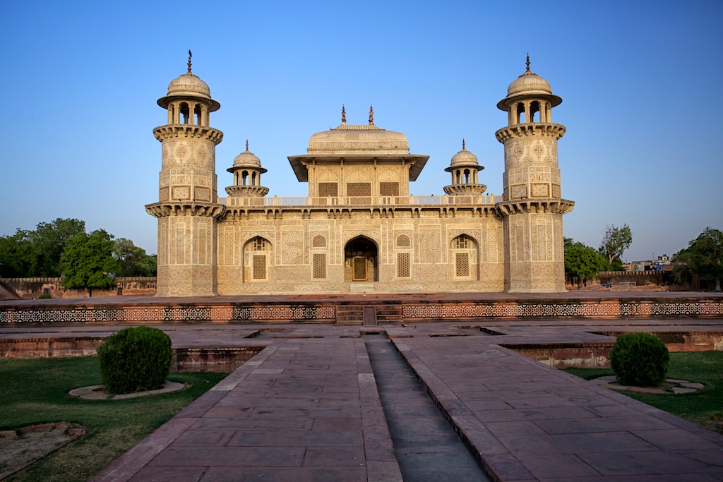 Sunrise Taj Mahal Tour from Delhi